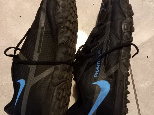 Nike phantom Astro boots, size 5