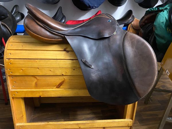 Large 19” leather Stubben saddle