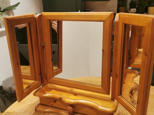Dressing table mirror