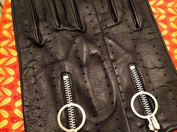 Vintage black leather gloves
