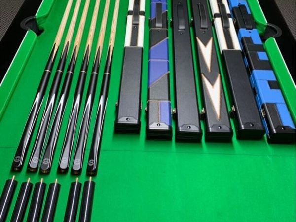 Pool cue and case set