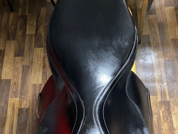 16.5-17” lemetex Leather jumping saddle