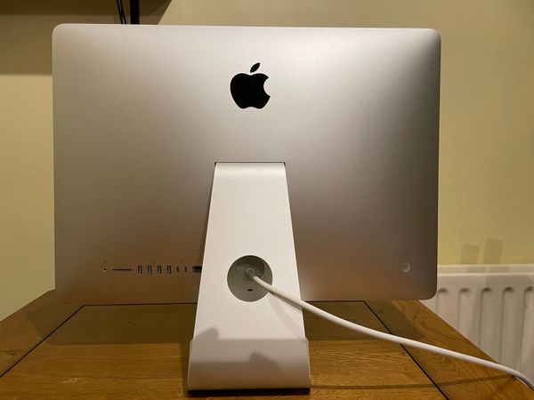 Apple iMac 2017 21.5 inch 4K Retina Display.