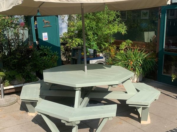 Hexagonal garden table