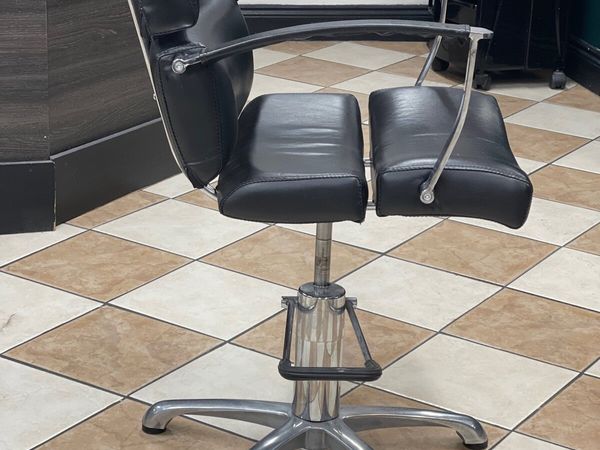 6 hairdressing/office chairs