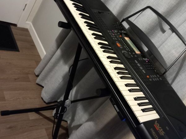 Electric piano keyboard 85 euros.