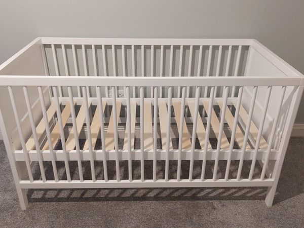 BABYLO WESTLAND COT BED and MATTRESS