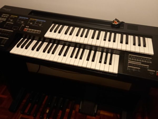 Electone HC2 keyboard organ
