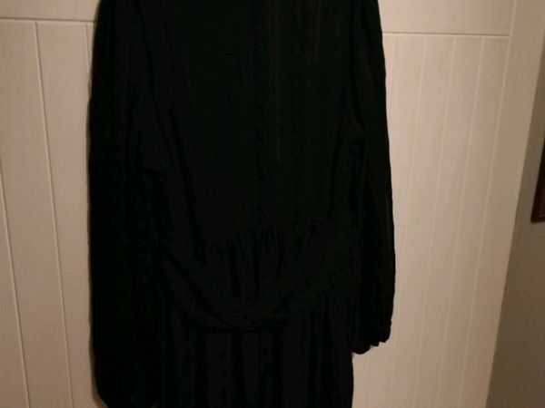 Ladies Boohoo Black Dress with elasticated waist