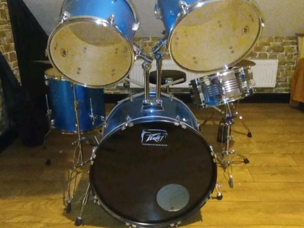 Peavey blue full sized drum full kit