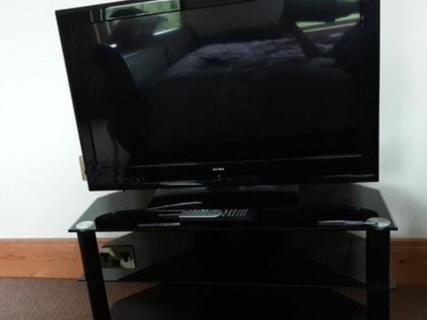 32" Alba TV with built-in Dvd and Table