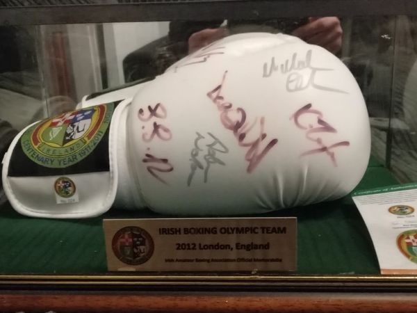 2012 Singed Authentic Olympic Boxing Glove