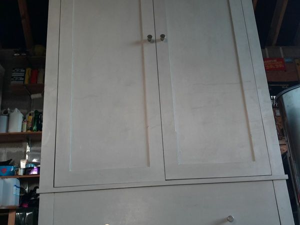 Wardrobe and 2 chest of drawers