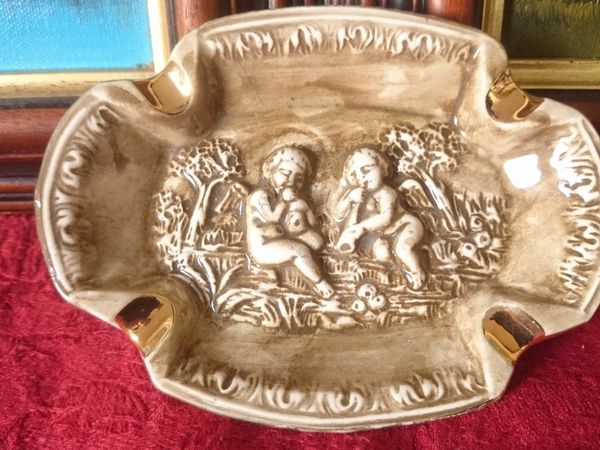 Antique Original R. Capodimonte Made In Italy Ceramic Ashtray With Embossed Cherubs Decoration