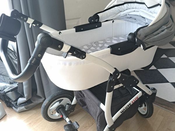 White lux 4 in 1 travel system