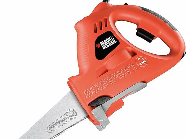 BLACK+DECKER 400 V Scorpion Electric Saw with 3 Blades and 10mm Stroke Length