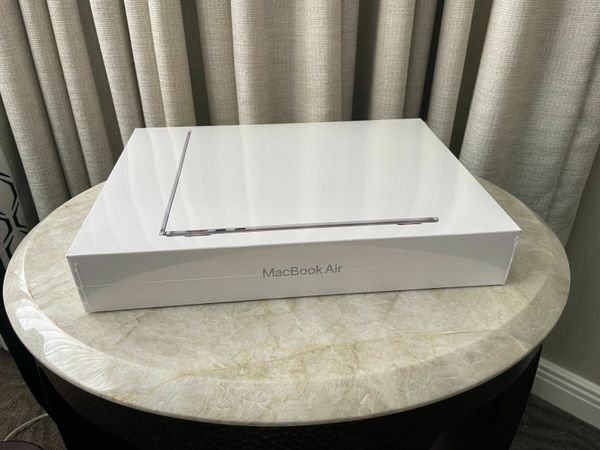 New Apple Macbook Air 2023 M2 Chip 13.6 inch