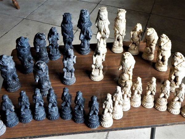 Berkeley Chess Reynard the Fox Chess Set