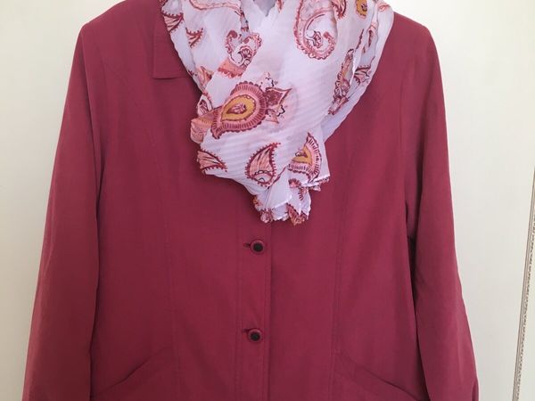 New Dark Pink Jacket Size 12/14. €10