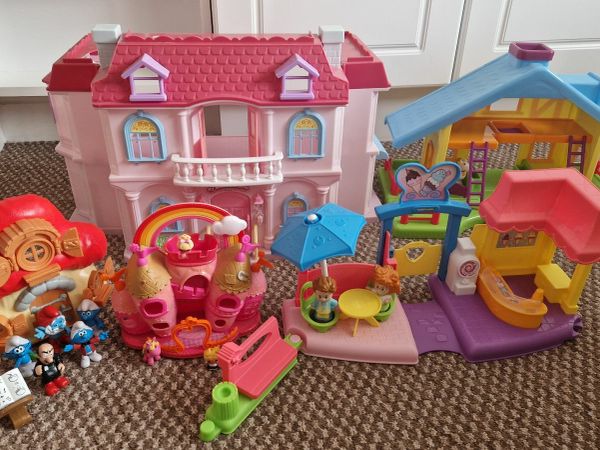 Toy houses: doll's house, farm house, smurfs house, lalaloopsy house, coffe shop