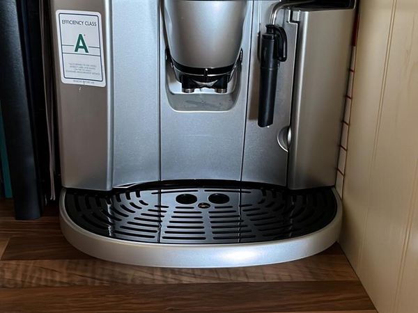 DeLonghi Magnifica 4200 Coffee Machine