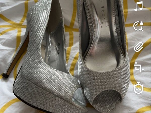 Size 2 hotsell heels river island