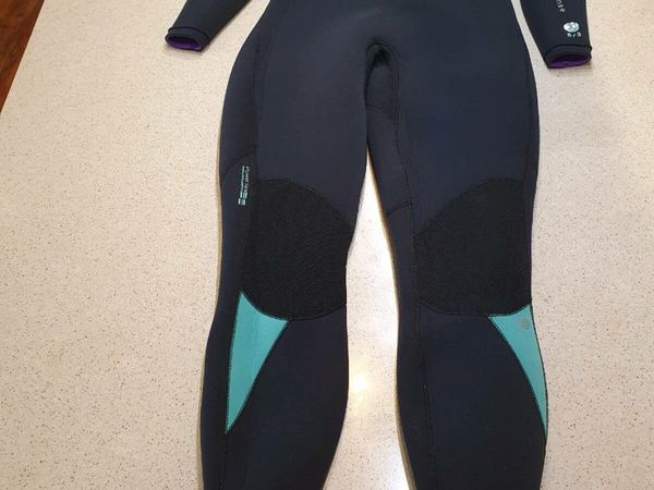 Gul response female wetsuit, size 16 UK, perfect
