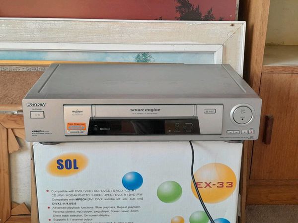 Video recorder/player. Sony SLV-SE700