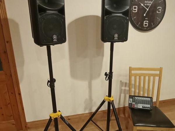 Yamaha Stagepas 400i PA with stands