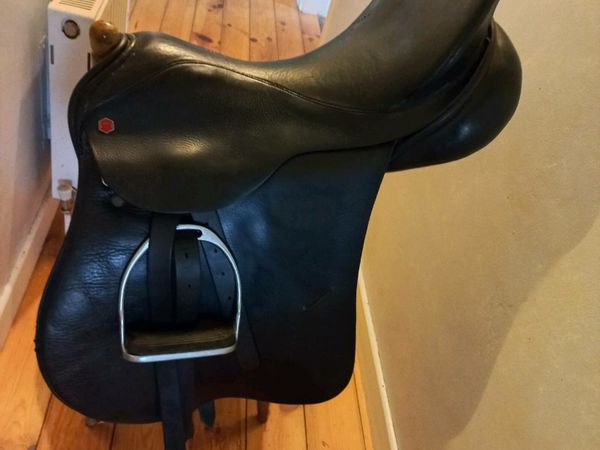 Albion style saddle