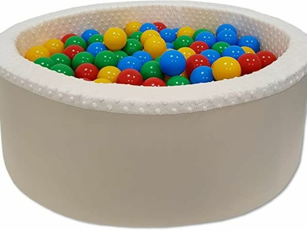 Baby Ball Pit with 300 balls