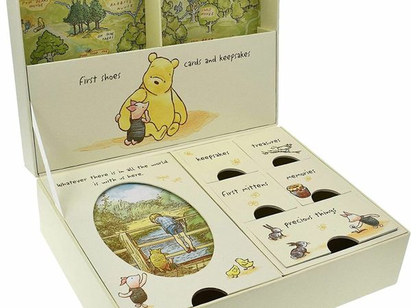 Pooh Classics Range Disney Keepsakes Baby Box with Compartments New (DI167), 200 g, yellow