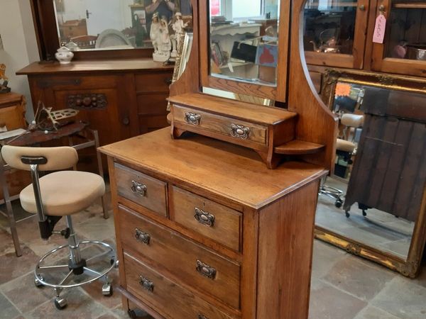 Early 1900s oak chest with mirror