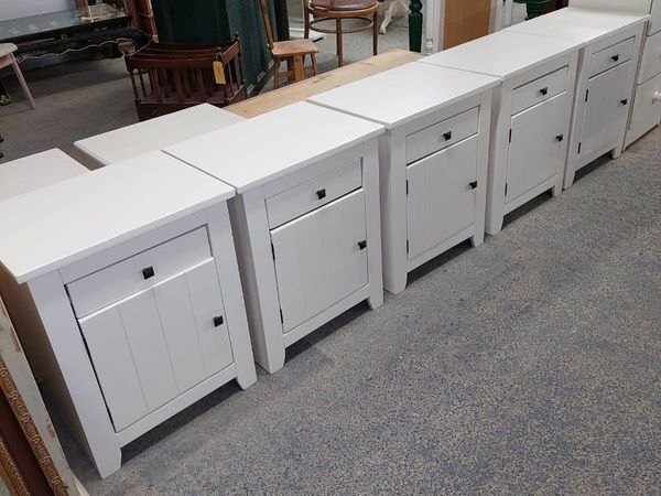Pairs pine bedside cabinets, white
