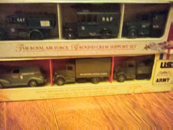 2 boxes army cars