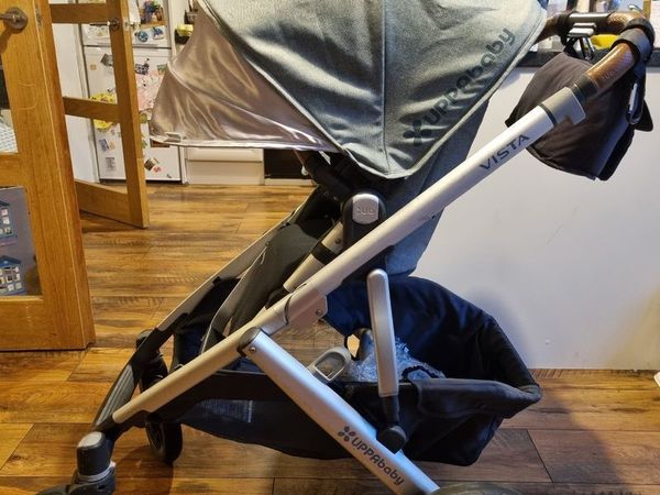 Uppababy vista 2018 travel system emmet green with extras included