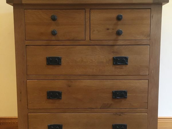 Oak chest of drawer