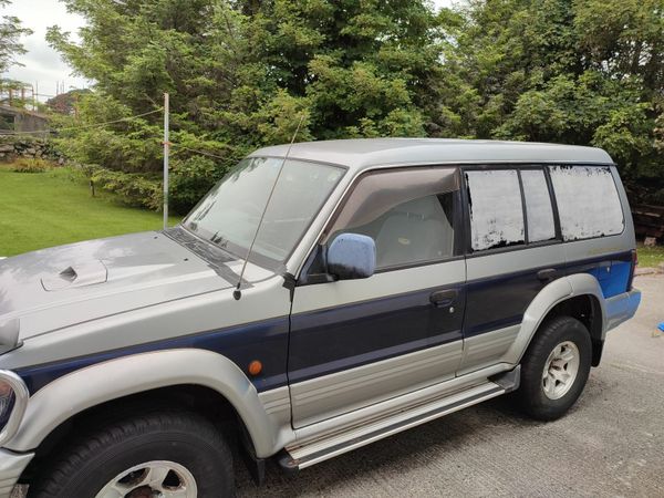 Mitsubishi pajero bull bar deals 4x4 sale