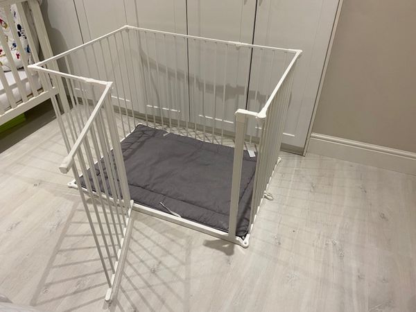 Baby safety room on sale divider