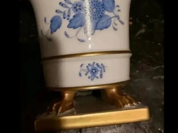 Herend Vase on large lions feet