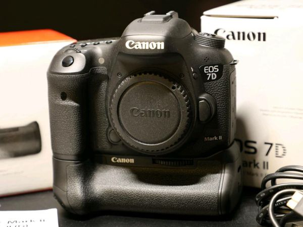 Canon EOS 7D Mark II (LOW SHUTTER COUNT)
