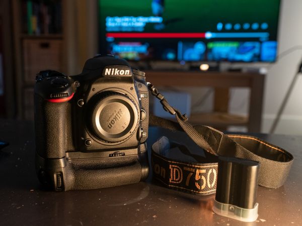Nikon D750 camera body , extra original nikon battery , nikon battery grip