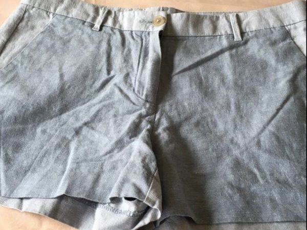 Ladies stunning gap shorts size 12 €10