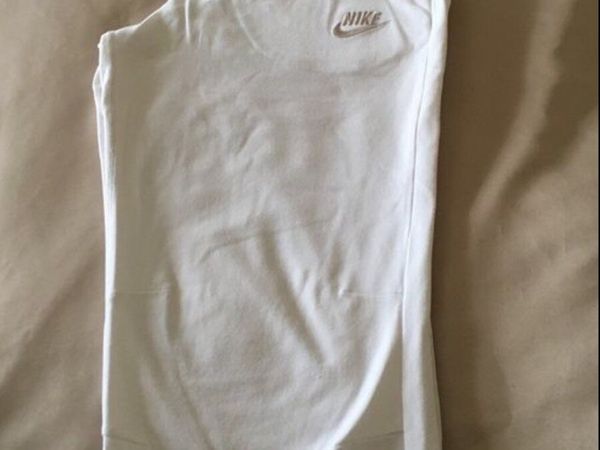 Ladies Nike 3/4 length bottoms size 8/10 €10