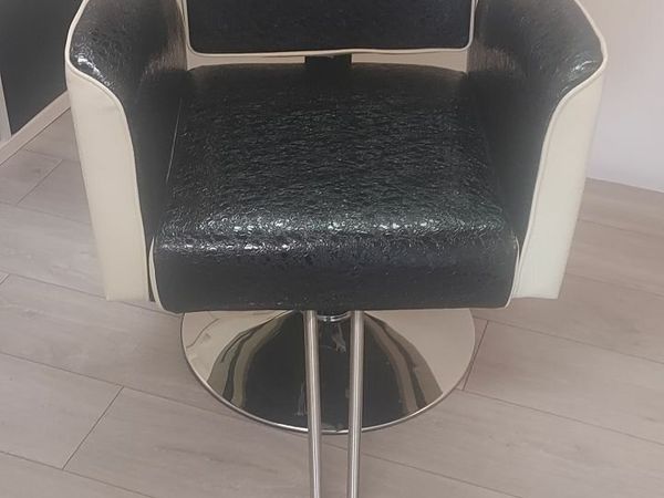 Eyebrow/ Eyelash treatment chair
