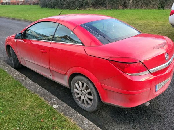 Vauxhall Astra Convertible, Petrol, 2009, Red