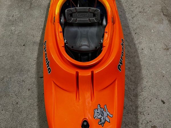 Pyranha Recoil M kayak