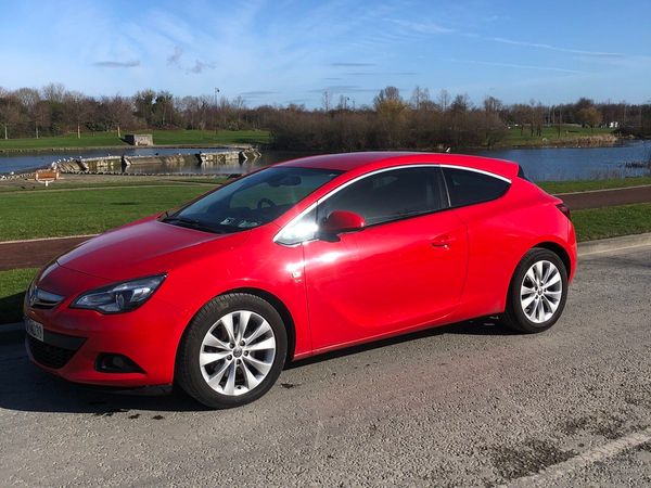 Vauxhall Astra Hatchback, Diesel, 2013, Red