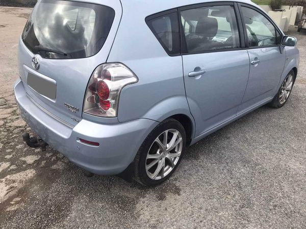 2008 TOYOTA COROLLA VERSO 2.2 DIESEL FOR PARTS!