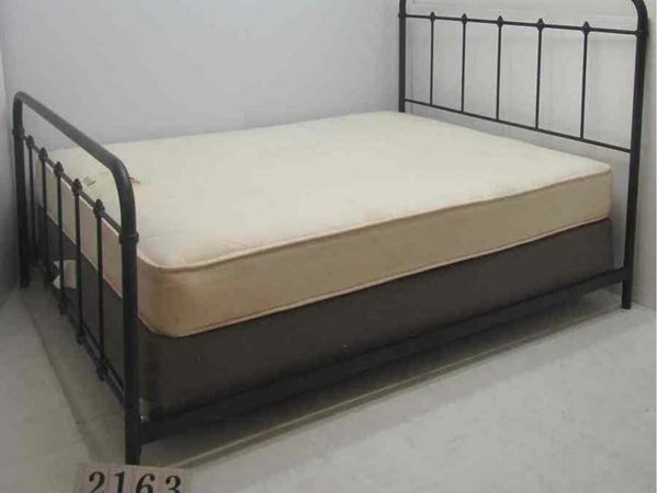 Kingsize 5ft bed and mattress.   #2163